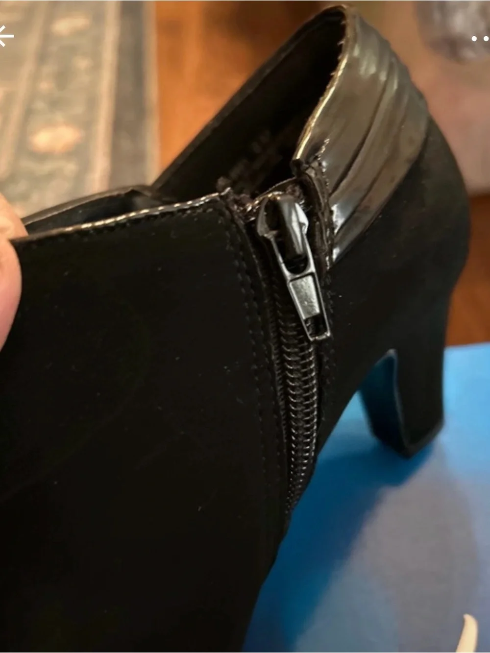 easy street sleek black